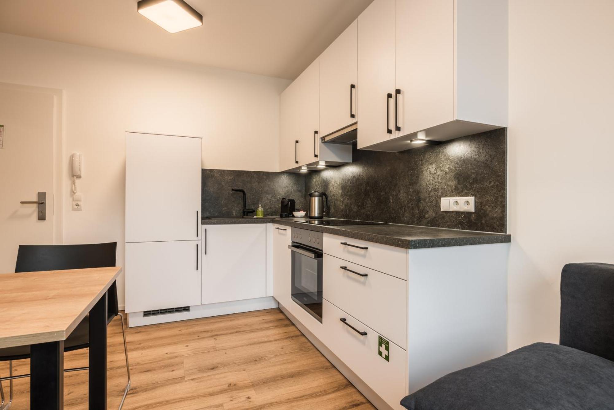 Myquartier Central City Suites Инсбрук Экстерьер фото