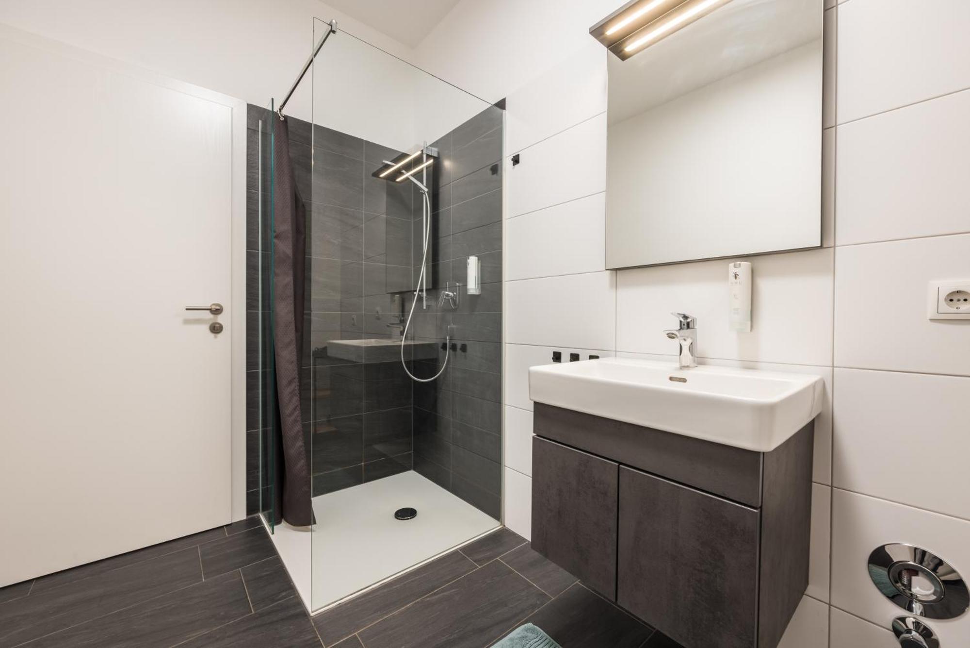 Myquartier Central City Suites Инсбрук Экстерьер фото